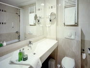 Hotel Caro Bucuresti - Bathroom